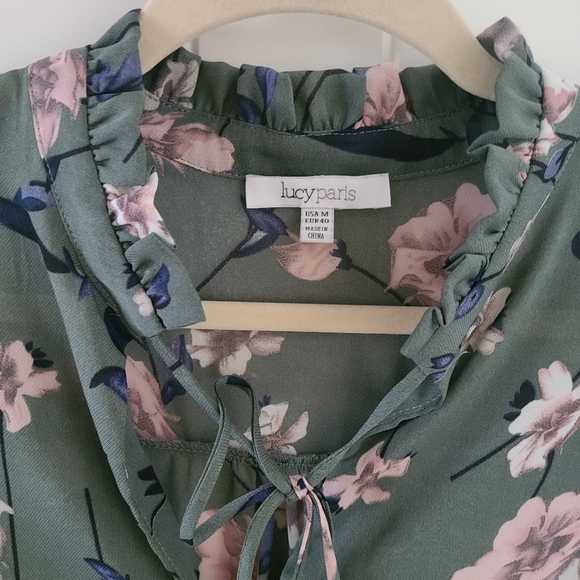 Floral button down shirt spring blouse bell sleeve top 70s inspired top greentop - Picture 4 of 5